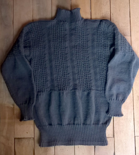Whitby pattern in �Cinder� wool